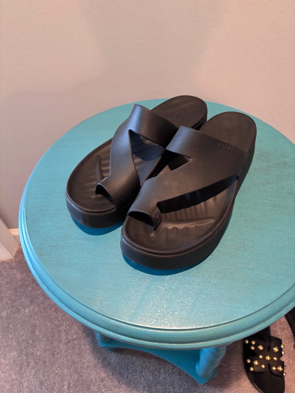 Crocs getaway platform toe loop